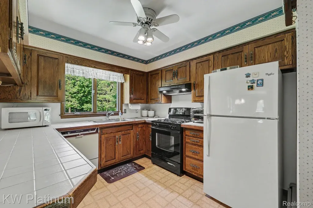 9474 Bartel Road Columbus Township MI 48063
