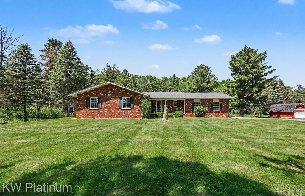 9474 Bartel Road Columbus Township MI 48063
