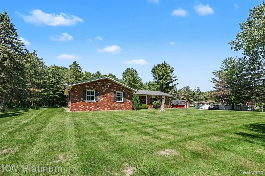 9474 Bartel Road Columbus Township MI 48063