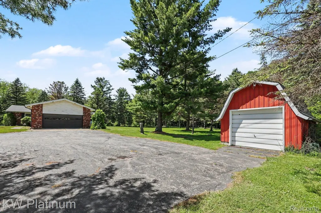9474 Bartel Road Columbus Township MI 48063