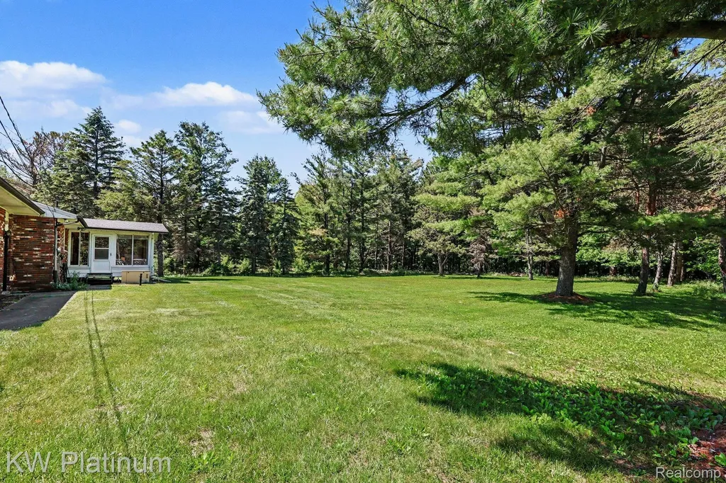 9474 Bartel Road Columbus Township MI 48063