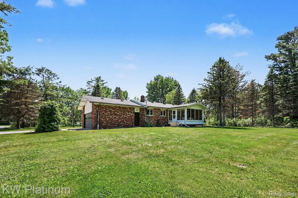 9474 Bartel Road Columbus Township MI 48063