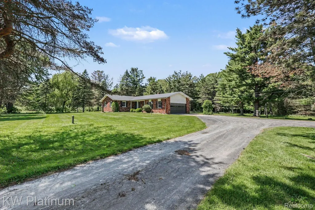 9474 Bartel Road Columbus Township MI 48063
