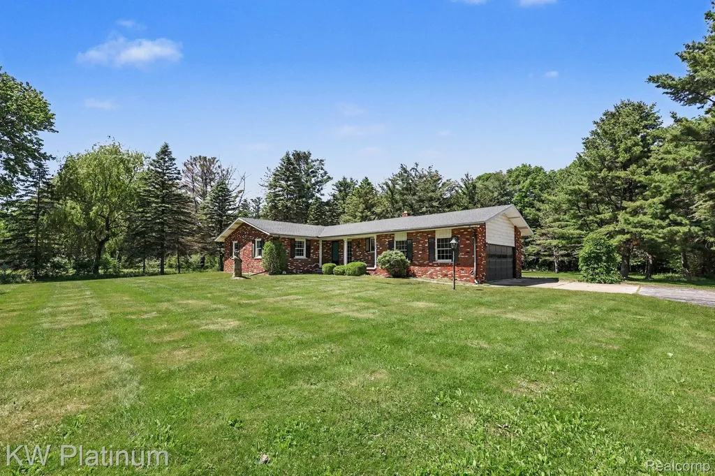 9474 Bartel Road Columbus Township MI 48063