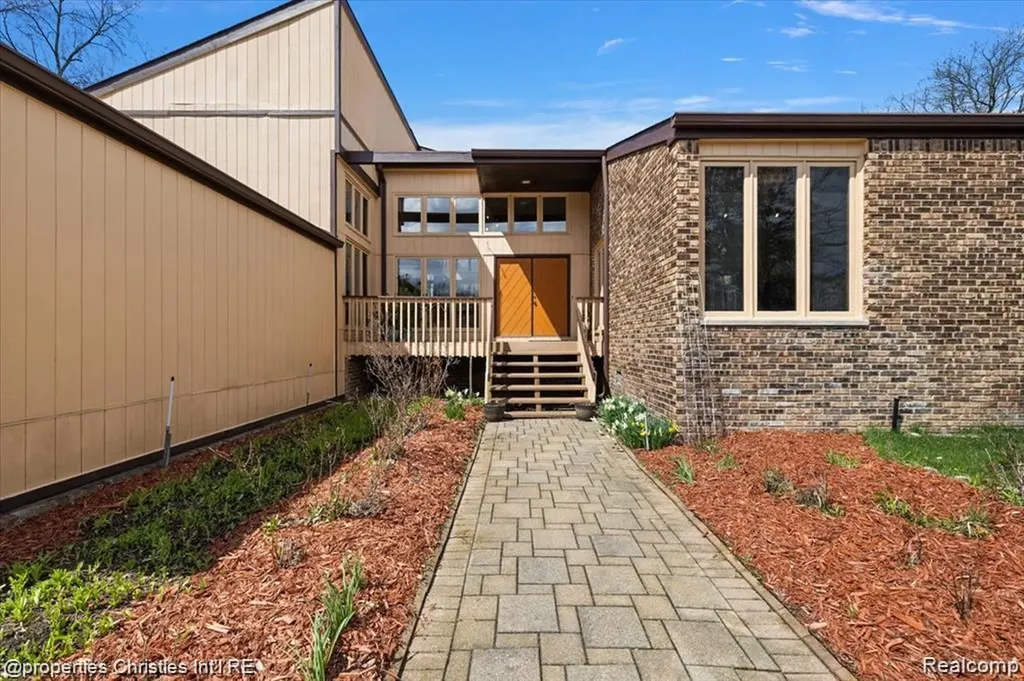 4566 Walden Drive Bloomfield Hills City MI 48301