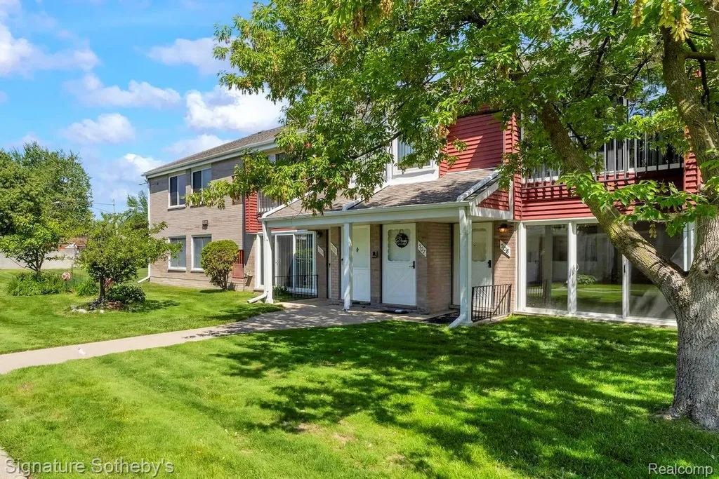 508 Sunset Lane St. Clair Shores City MI 48082
