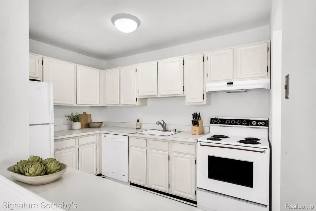 508 Sunset Lane St. Clair Shores City MI 48082