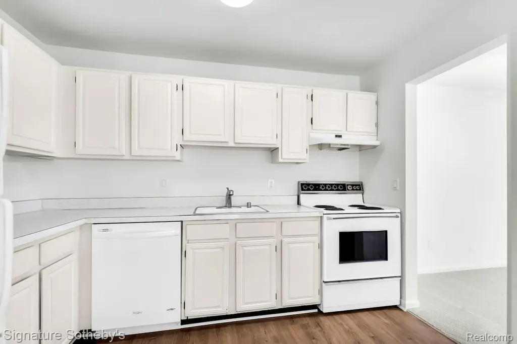 508 Sunset Lane St. Clair Shores City MI 48082