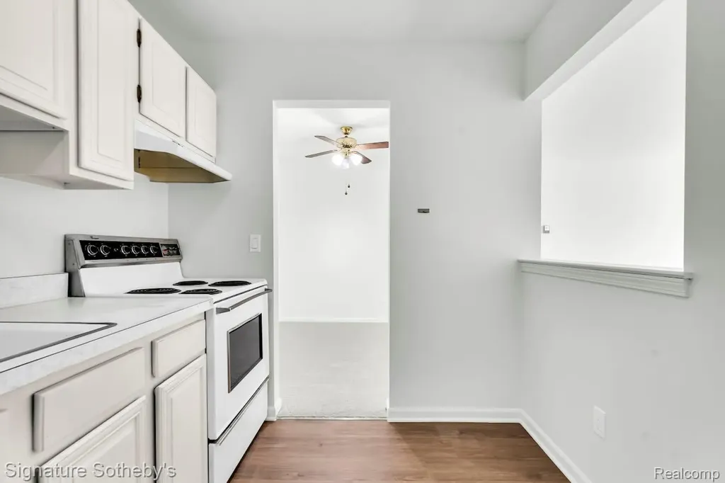 508 Sunset Lane St. Clair Shores City MI 48082