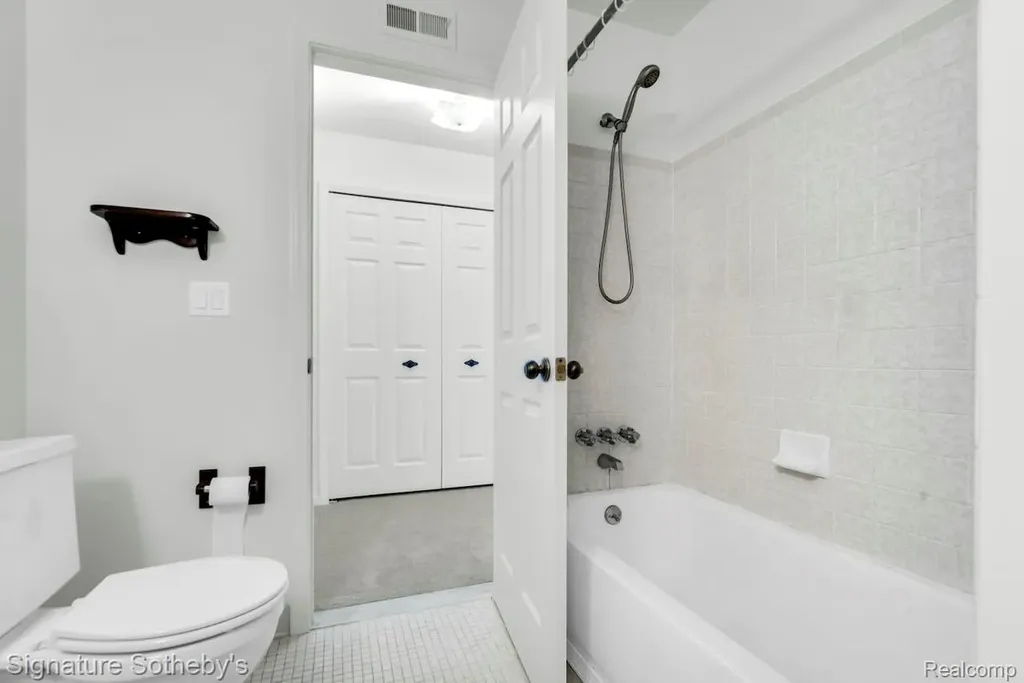 508 Sunset Lane St. Clair Shores City MI 48082