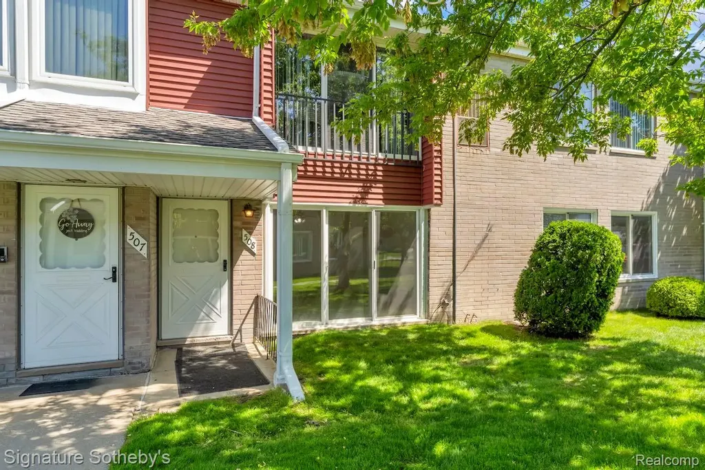 508 Sunset Lane St. Clair Shores City MI 48082