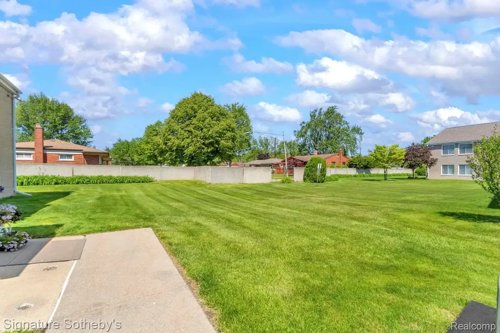 508 Sunset Lane St. Clair Shores City MI 48082