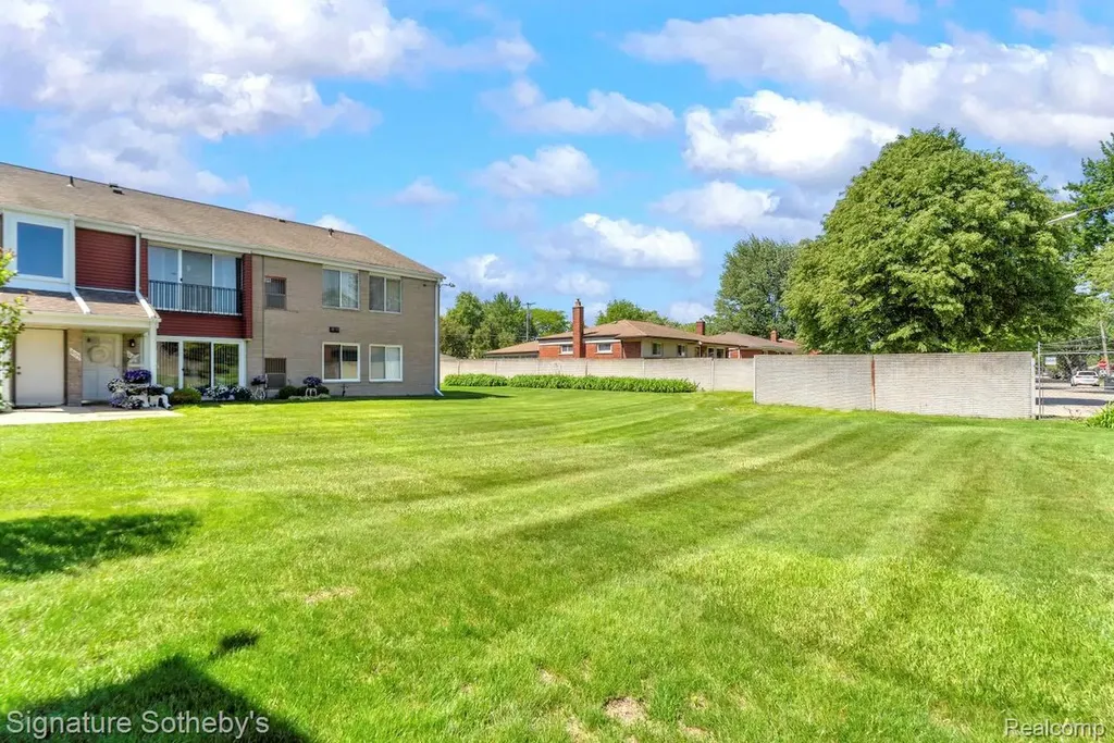 508 Sunset Lane St. Clair Shores City MI 48082