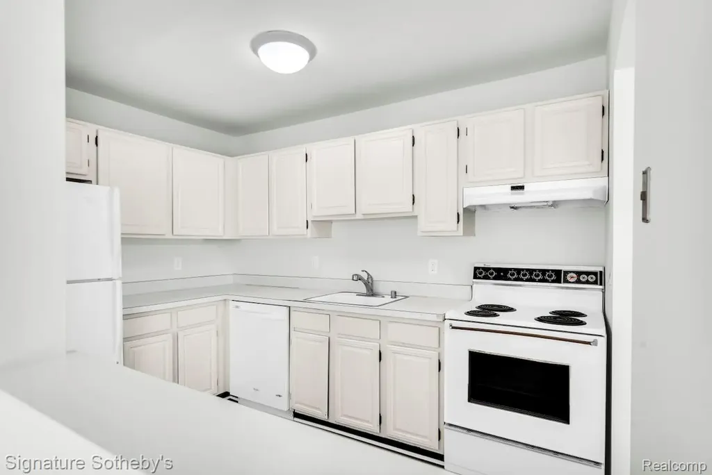508 Sunset Lane St. Clair Shores City MI 48082
