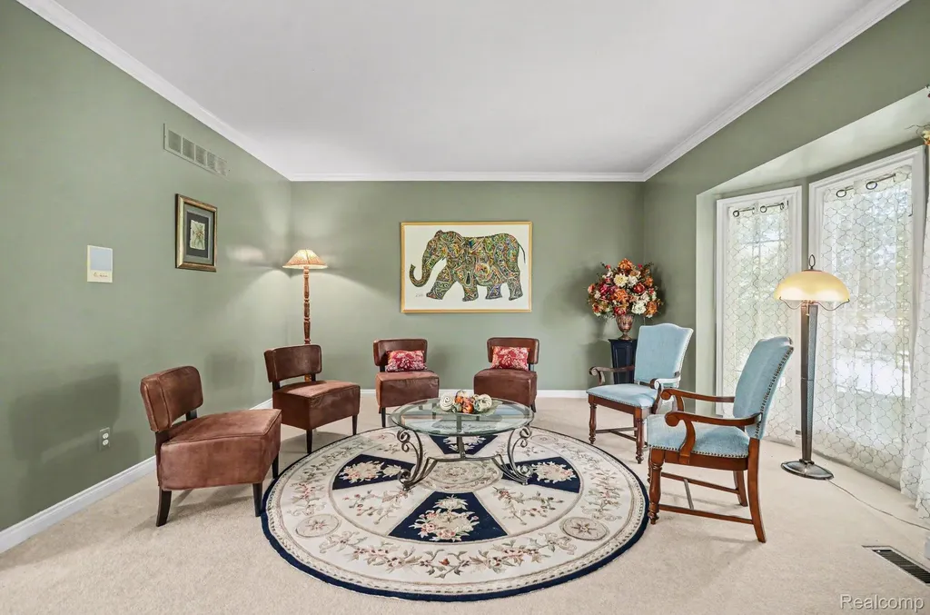 109 W Knorrwood Drive Oakland Charter Township MI 48306