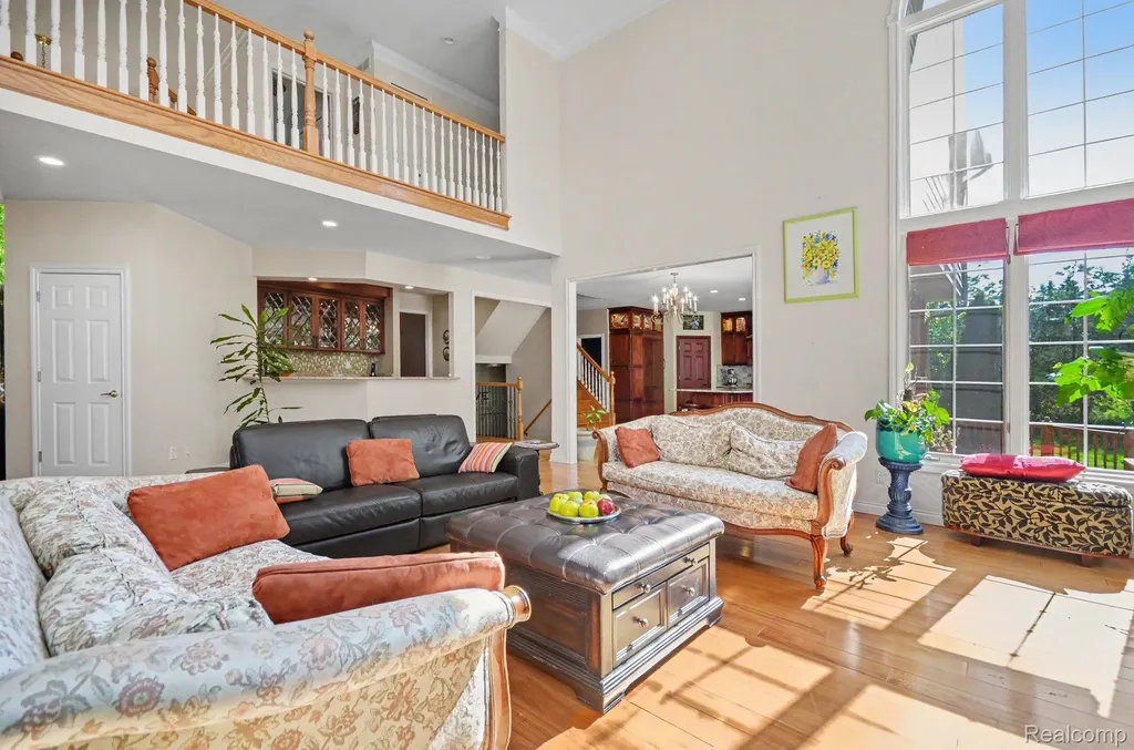 109 W Knorrwood Drive Oakland Charter Township MI 48306