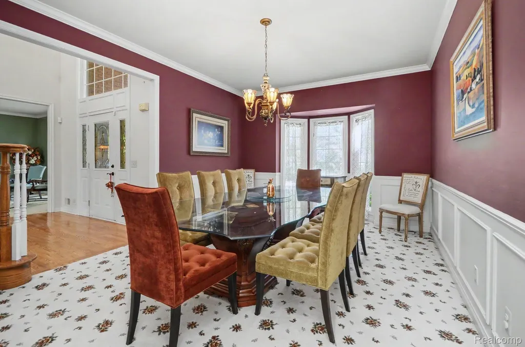 109 W Knorrwood Drive Oakland Charter Township MI 48306