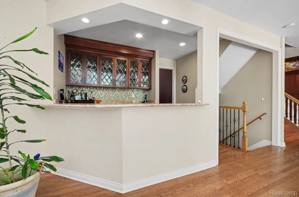 109 W Knorrwood Drive Oakland Charter Township MI 48306