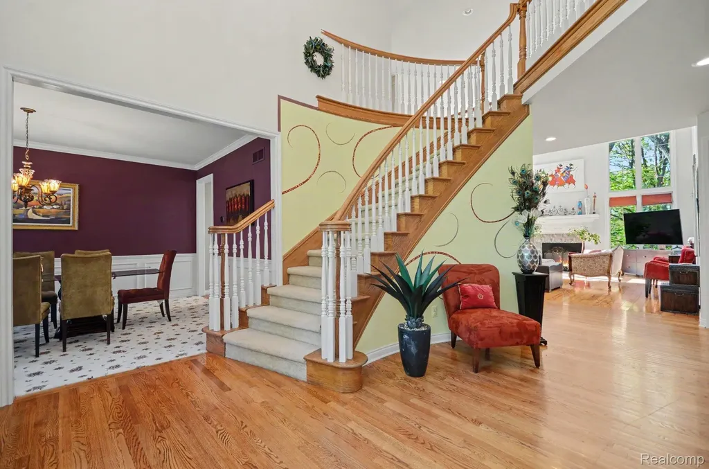 109 W Knorrwood Drive Oakland Charter Township MI 48306