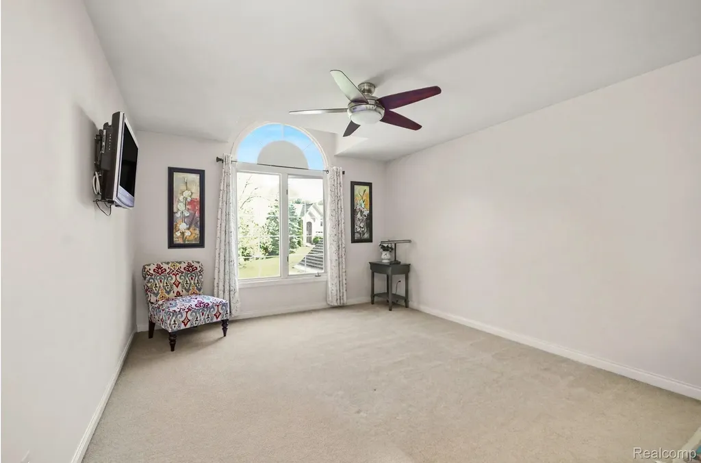 109 W Knorrwood Drive Oakland Charter Township MI 48306