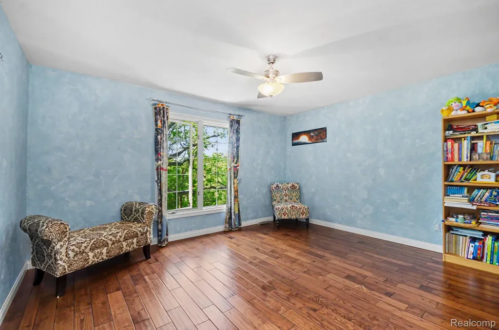 109 W Knorrwood Drive Oakland Charter Township MI 48306