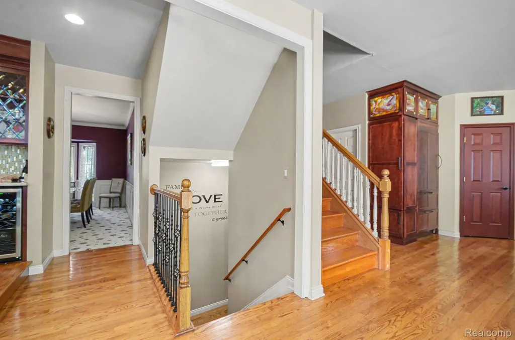 109 W Knorrwood Drive Oakland Charter Township MI 48306