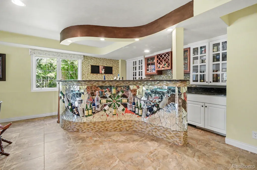 109 W Knorrwood Drive Oakland Charter Township MI 48306