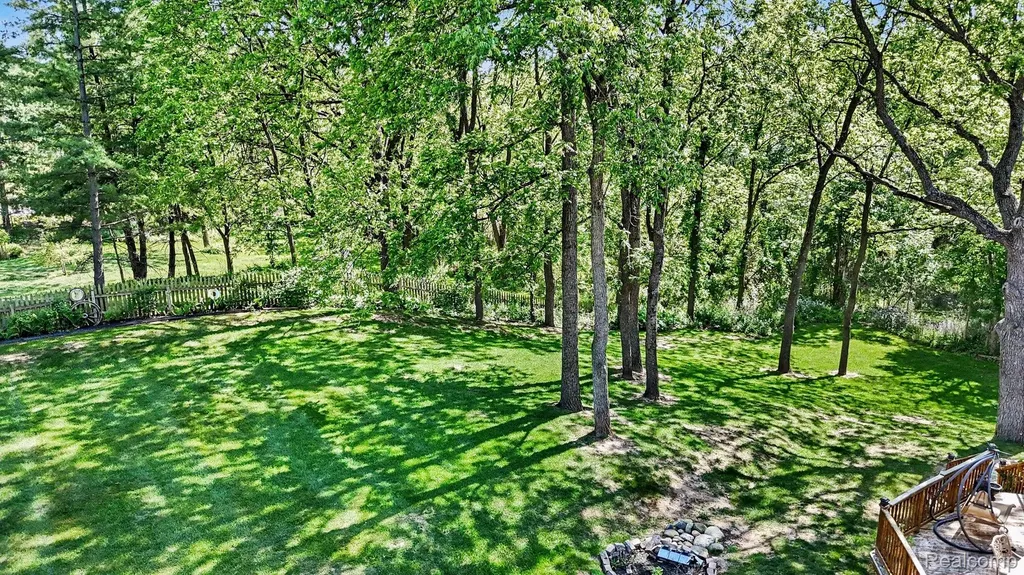 109 W Knorrwood Drive Oakland Charter Township MI 48306
