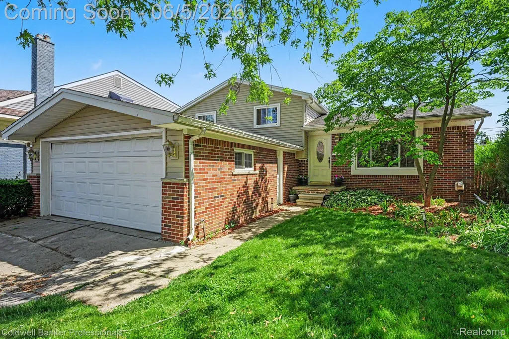 22606 Manor Street St. Clair Shores City MI 48081