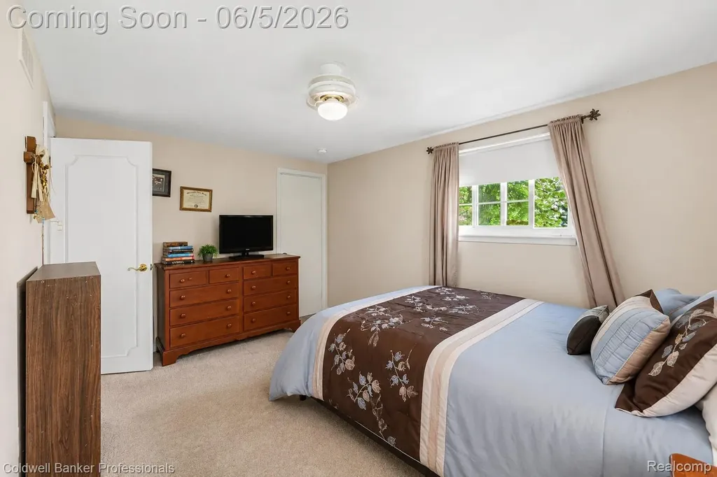 22606 Manor Street St. Clair Shores City MI 48081
