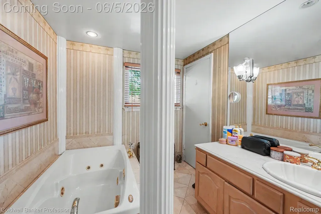 22606 Manor Street St. Clair Shores City MI 48081