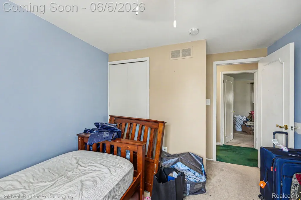 22606 Manor Street St. Clair Shores City MI 48081