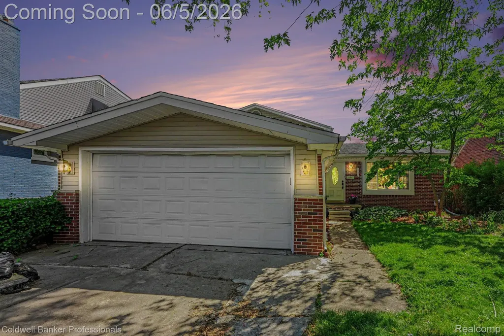 22606 Manor Street St. Clair Shores City MI 48081