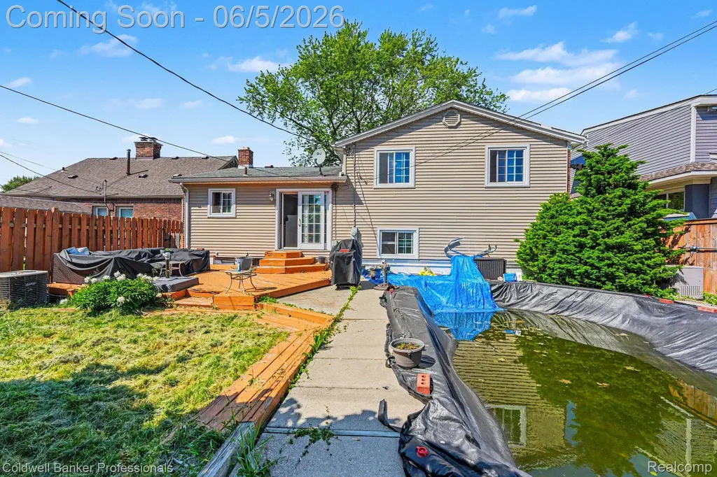 22606 Manor Street St. Clair Shores City MI 48081