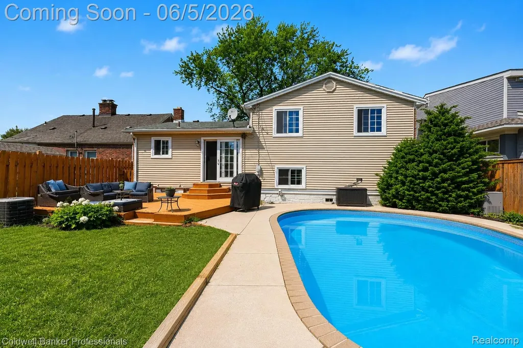 22606 Manor Street St. Clair Shores City MI 48081