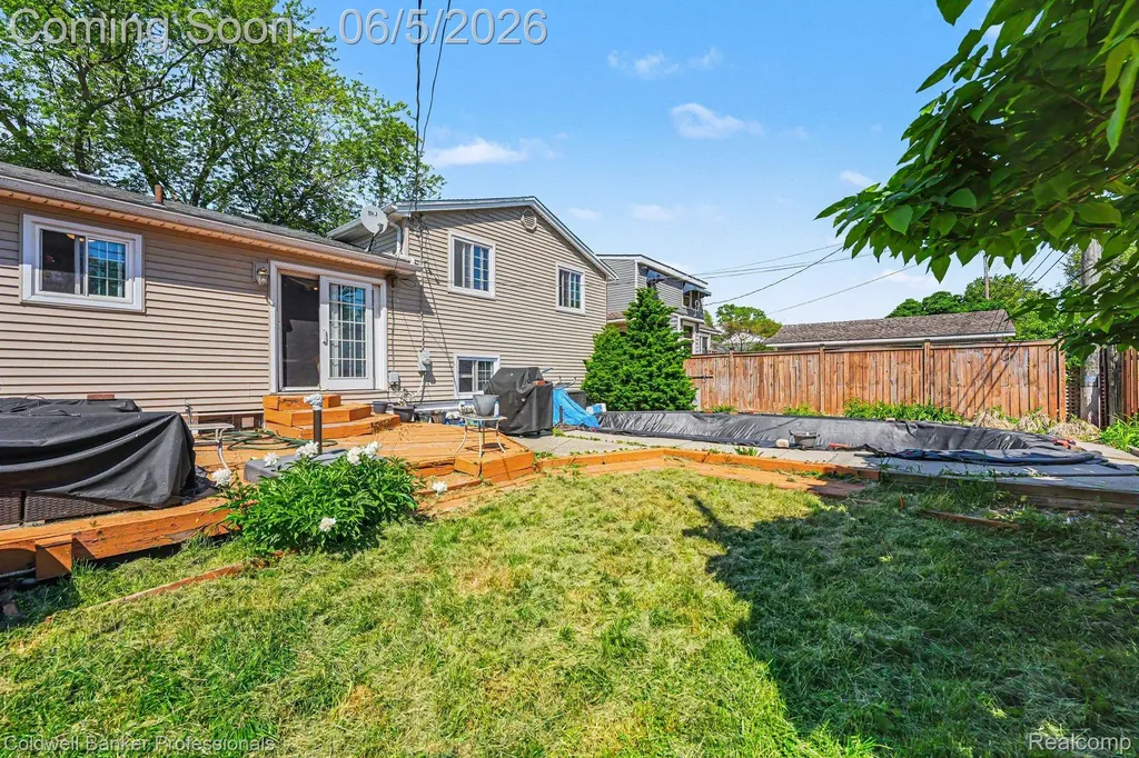 22606 Manor Street St. Clair Shores City MI 48081