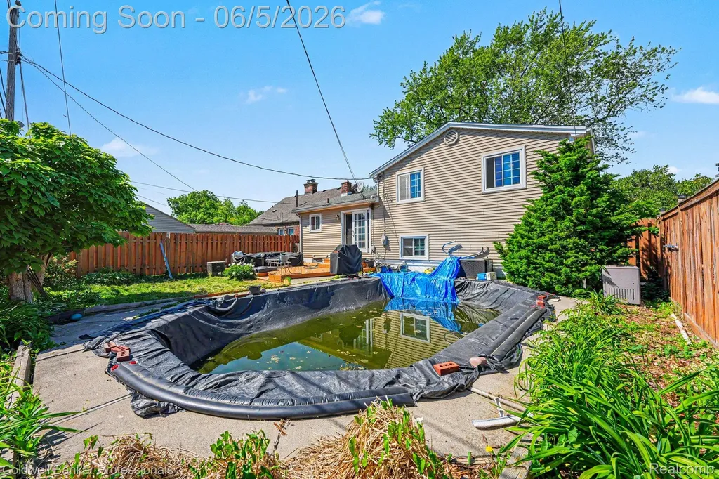 22606 Manor Street St. Clair Shores City MI 48081