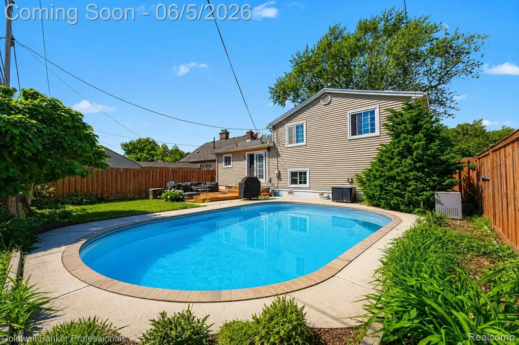 22606 Manor Street St. Clair Shores City MI 48081