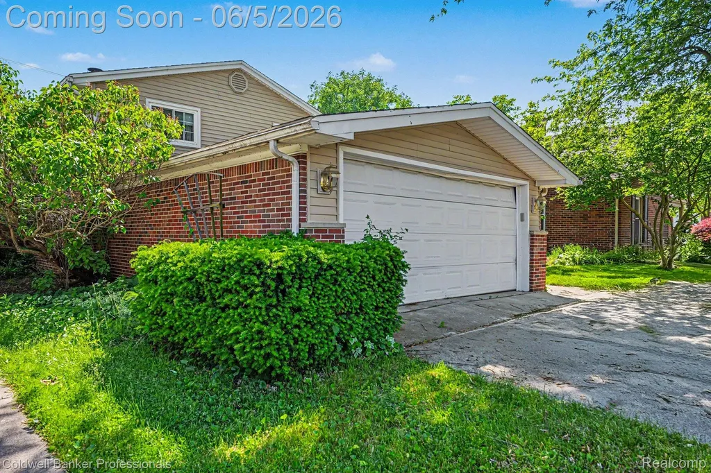 22606 Manor Street St. Clair Shores City MI 48081