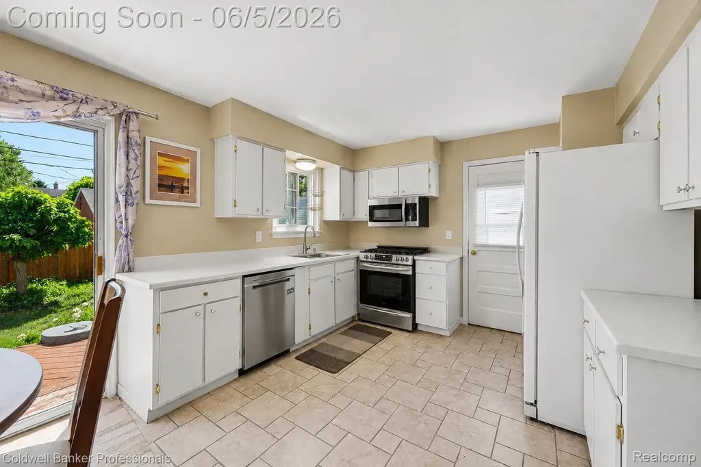 22606 Manor Street St. Clair Shores City MI 48081