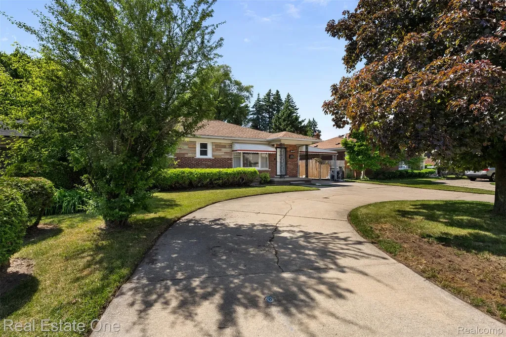 26401 Little Mack Avenue St. Clair Shores City MI 48081