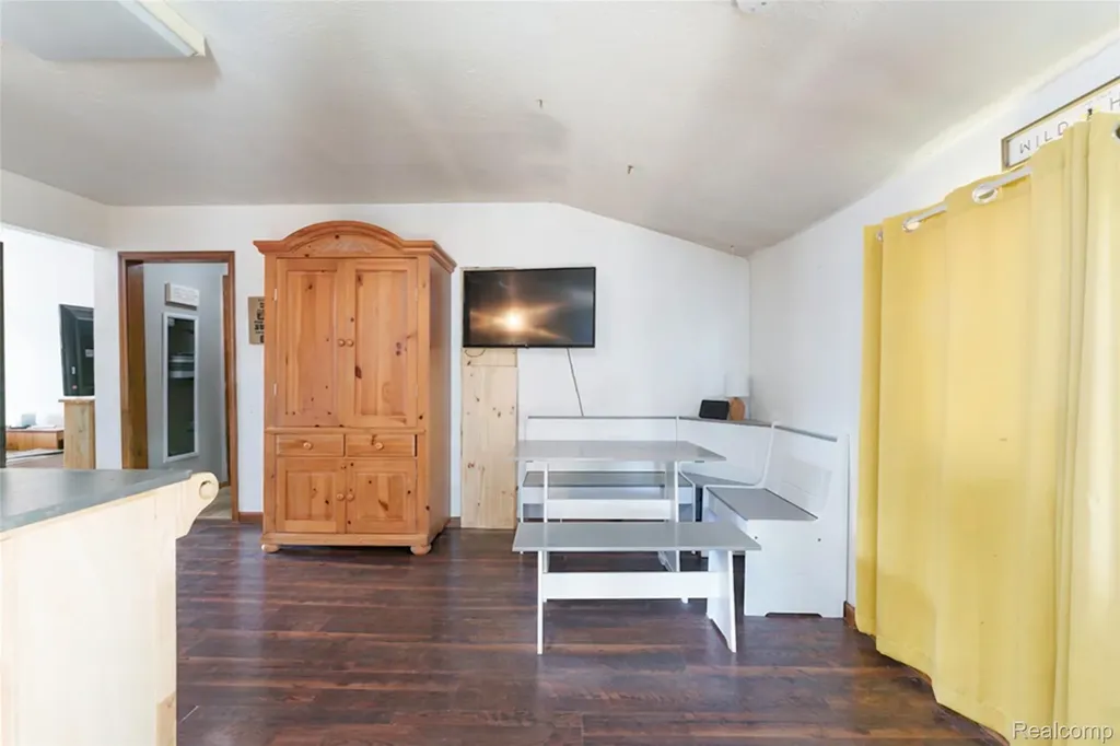 204 E Grand River Avenue Fowlerville Village MI 48836