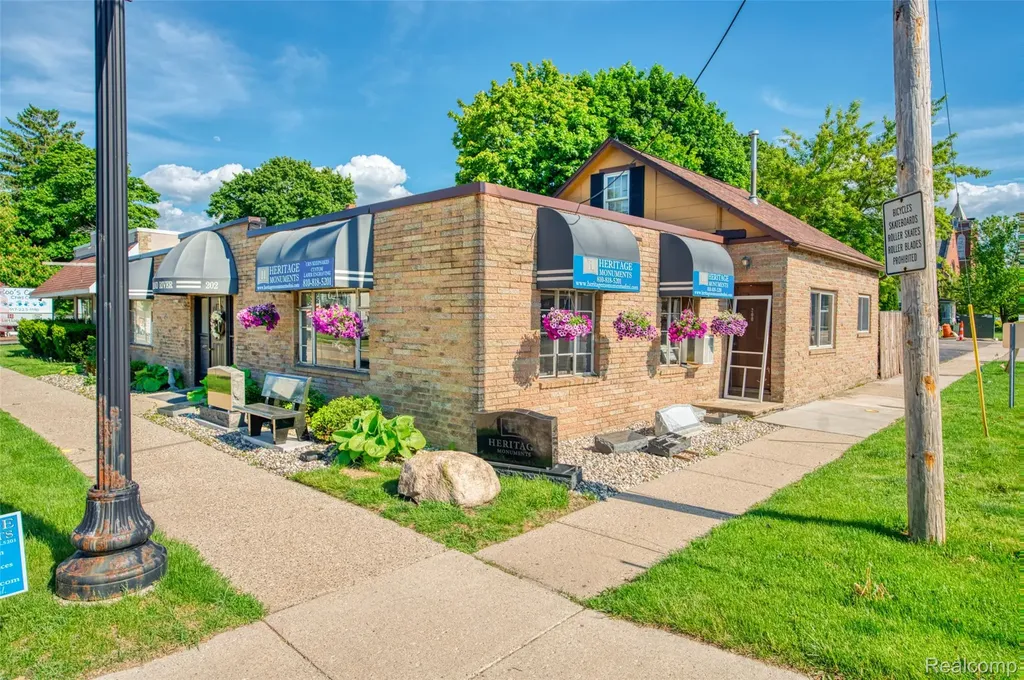 204 E Grand River Avenue Fowlerville Village MI 48836