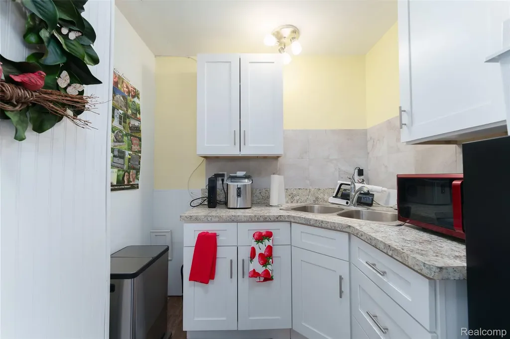 204 E Grand River Avenue Fowlerville Village MI 48836