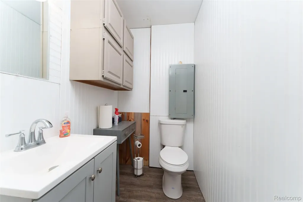 204 E Grand River Avenue Fowlerville Village MI 48836