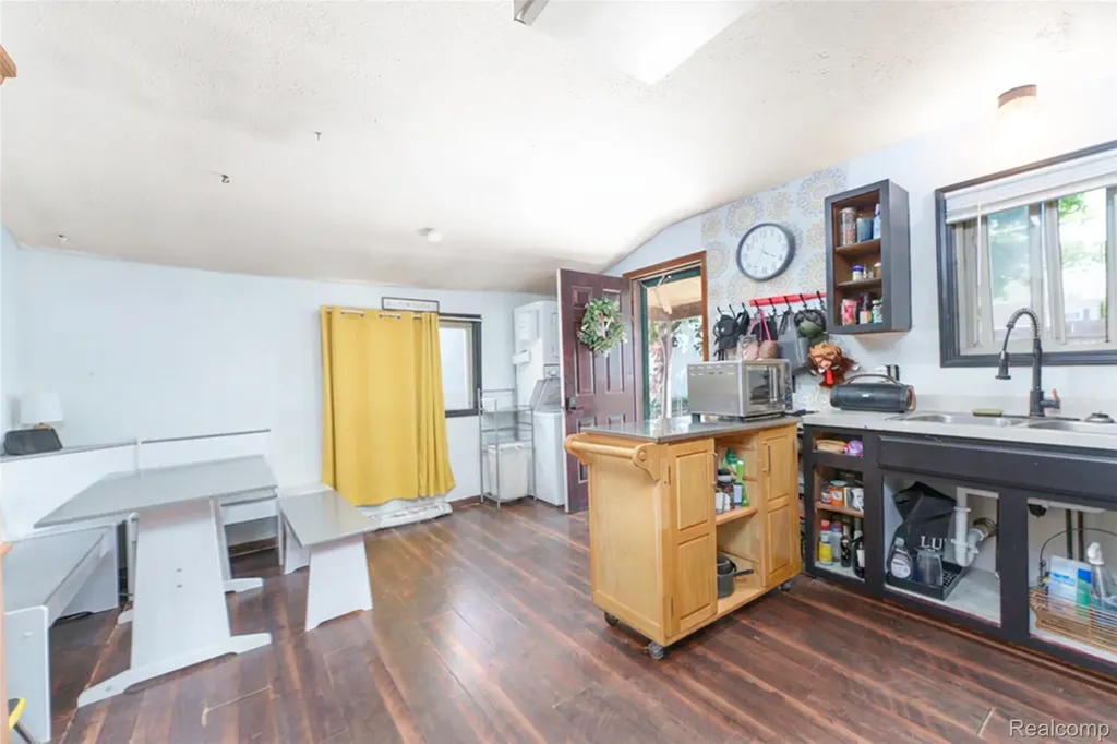 204 E Grand River Avenue Fowlerville Village MI 48836