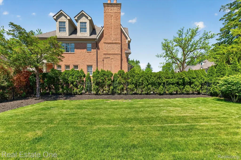 810 Harmon Avenue Birmingham City MI 48009