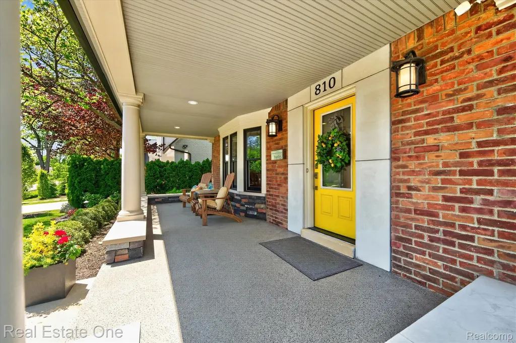 810 Harmon Avenue Birmingham City MI 48009
