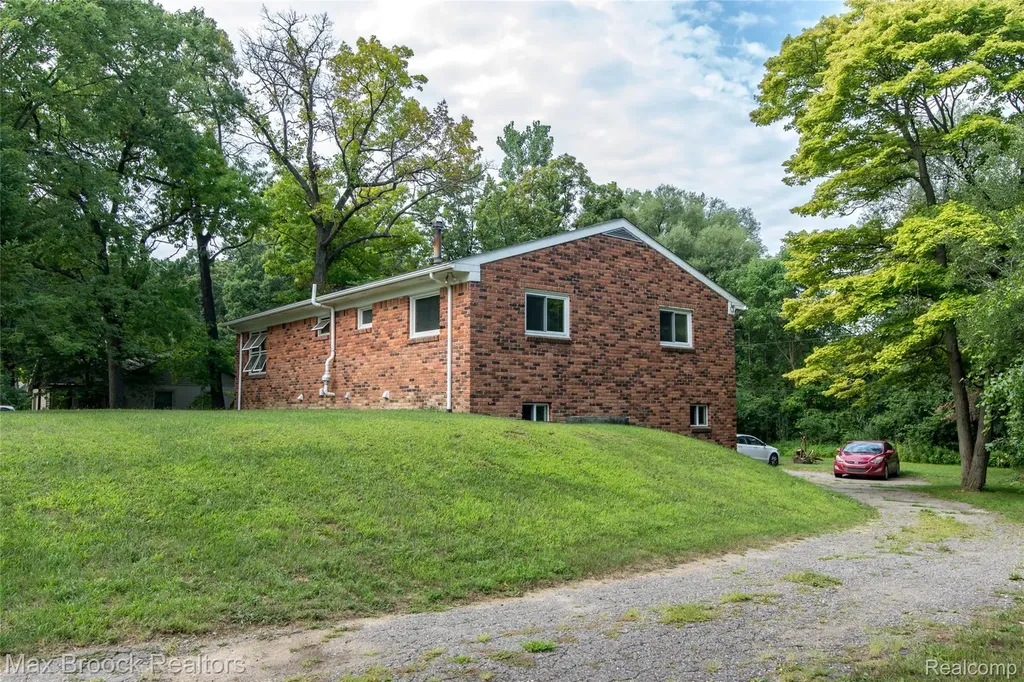465 Robert Court Auburn Hills City MI 48326