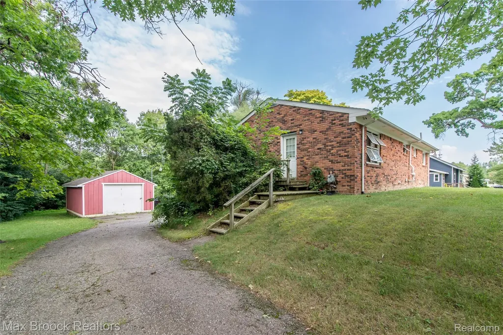 465 Robert Court Auburn Hills City MI 48326